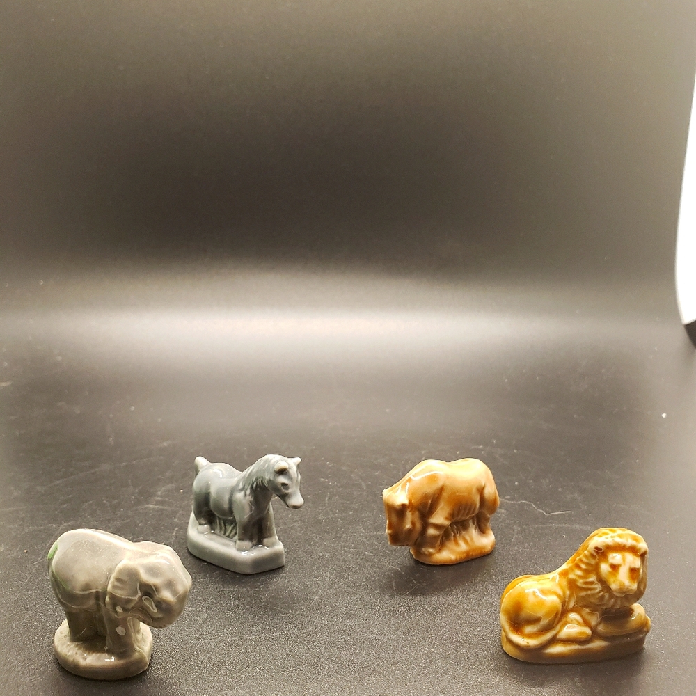 4 pieces of wade england animals